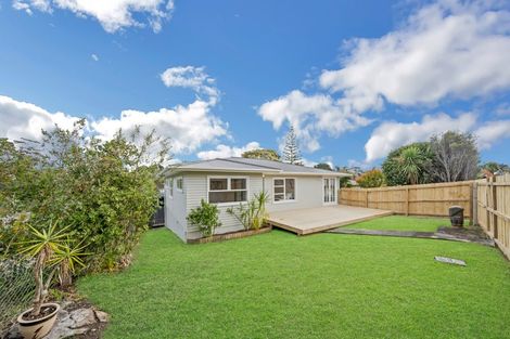 Photo of property in 97 Barrys Road, Glendene, Auckland, 0602