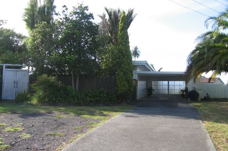 Photo of property in 2/191 Glenfield Road, Hillcrest, Auckland, 0627