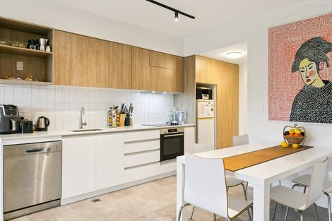 Photo of property in 4/65 Tiketike Way, Brooklyn, Wellington, 6021