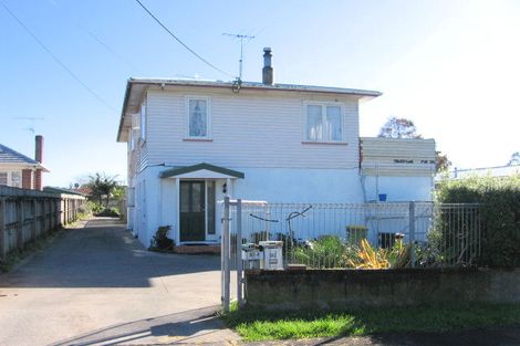 Photo of property in 92a Roberts Road, Te Atatu South, Auckland, 0610