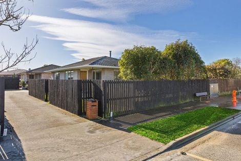 Photo of property in 1/4 Queenspark Drive, Parklands, Christchurch, 8083