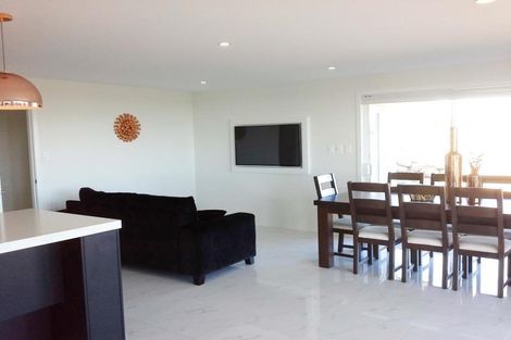 Photo of property in 4 Vardon Way, Waiwhakaiho, New Plymouth, 4312