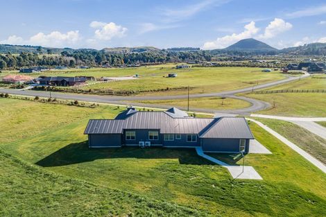 Photo of property in 10 Lancewood Way, Kinloch, Taupo, 3377