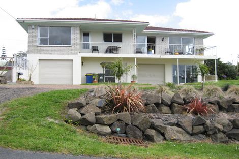 Photo of property in 1 Coleman Avenue, Herald Island, Auckland, 0618