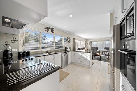 Photo of property in 17 Flora Place, Wattle Downs, Auckland, 2103