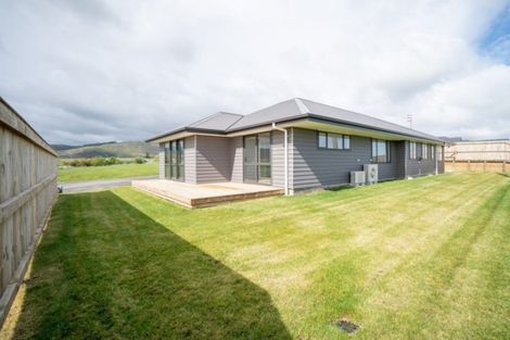 Photo of property in 33 Silicon Way, Fitzherbert, Palmerston North, 4410
