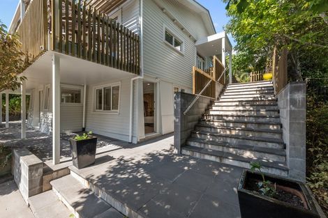 Photo of property in 122 Pendarves Street, New Plymouth, 4312