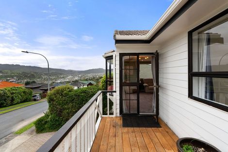 Photo of property in 16 Ordley Grove, Tawa, Wellington, 5028
