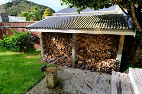 Photo of property in 139 Hine Road, Wainuiomata, Lower Hutt, 5014