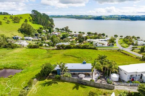Photo of property in 24 Oxford Street, Whakapirau, Maungaturoto, 0583