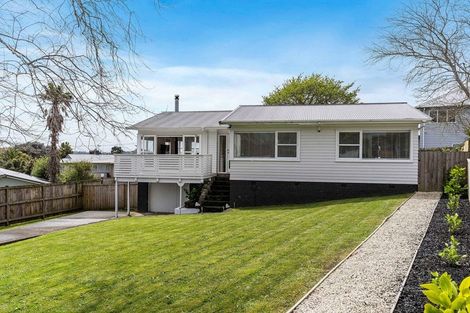 Photo of property in 3 Mayall Avenue, Beach Haven, Auckland, 0626