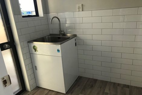 Photo of property in 2/77 Redcrest Avenue, Red Hill, Papakura, 2110