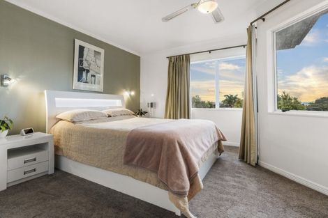 Photo of property in 58 Marina View Drive, West Harbour, Auckland, 0618