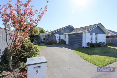 Photo of property in 5 Cherrywood Place, Redwood, Christchurch, 8051