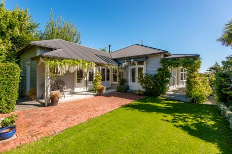 Photo of property in 93 Dyers Pass Road, Cashmere, Christchurch, 8022