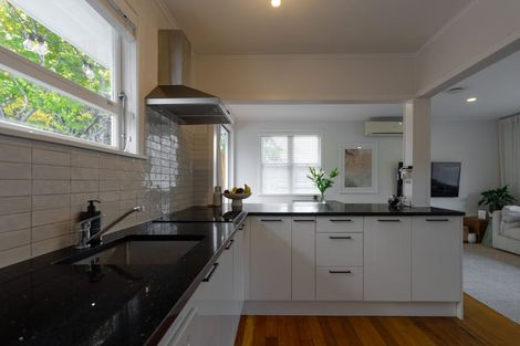 Photo of property in 11 Willowbrook Place, Titirangi, Auckland, 0604