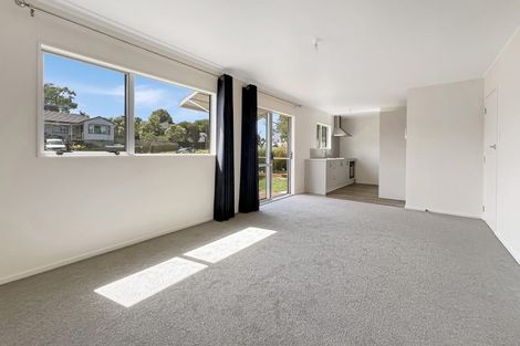 Photo of property in 25 West Harbour Drive, West Harbour, Auckland, 0618