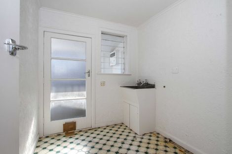 Photo of property in 29 Sylvan Crescent, Te Atatu South, Auckland, 0610