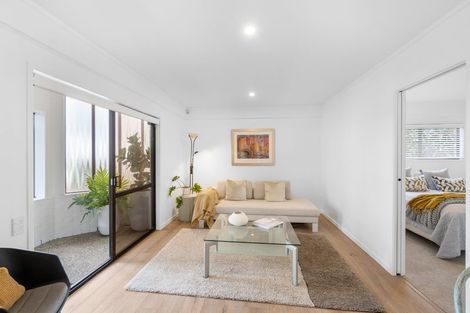 Photo of property in 19 Zita Avenue, Matakatia, Whangaparaoa, 0930