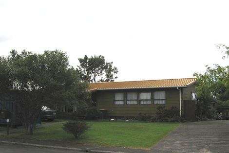Photo of property in 11 Foyle Place, Glendene, Auckland, 0602