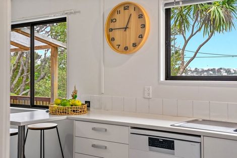 Photo of property in 2/19 Seaview Road, Glenfield, Auckland, 0629