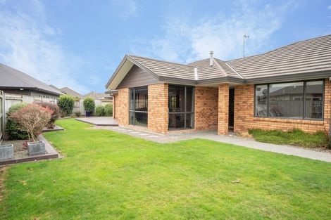 Photo of property in 4 Manhattan Court, Kelvin Grove, Palmerston North, 4414