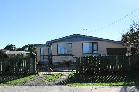 Photo of property in 4 Kiharoa Street, Otaki Beach, Otaki, 5512