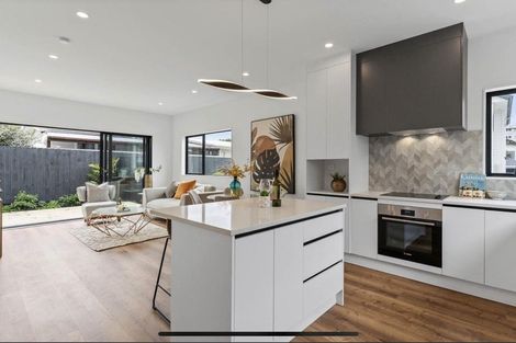 Photo of property in 6/81 Vodanovich Road, Te Atatu South, Auckland, 0610