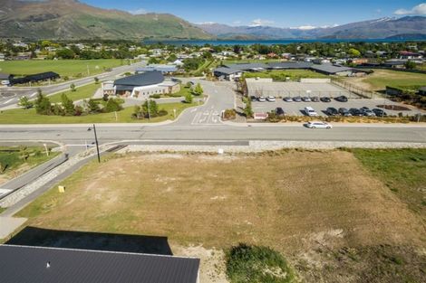 Photo of property in 16 Tuke Lane, Wanaka, 9305