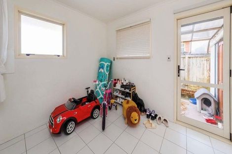 Photo of property in 1 Ayr Place, Hokowhitu, Palmerston North, 4410