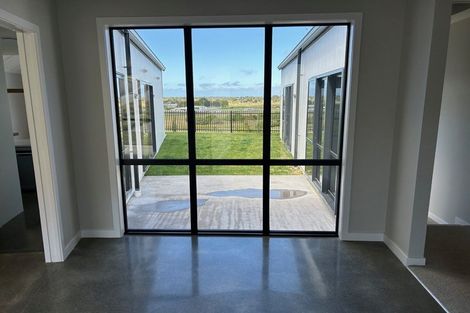 Photo of property in 75 Oak Road, Poraiti, Napier, 4112