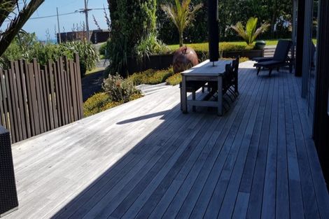 Photo of property in 2 Wairau Road, Oakura, 4314