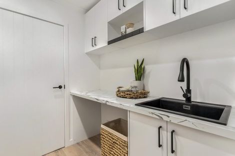 Photo of property in 68 Park Street, Winton, 9720