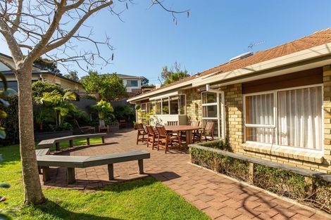 Photo of property in 10 Juliet Place, Forrest Hill, Auckland, 0620