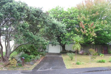 Photo of property in 52 Lavery Place, Sunnynook, Auckland, 0632