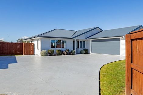 Photo of property in 12 Austin Reid Avenue, Carterton, 5713