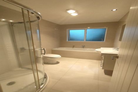 Photo of property in 6b Gossamer Drive, Pakuranga Heights, Auckland, 2010