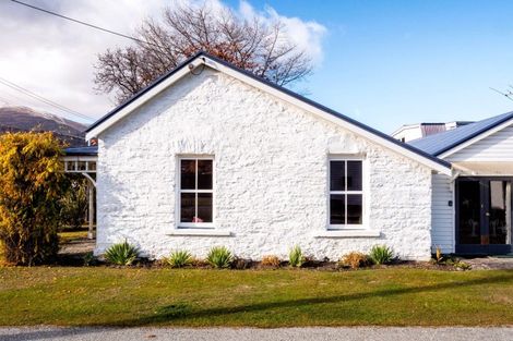 Photo of property in 16 Caernarvon Street, Arrowtown, 9302
