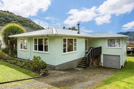 Photo of property in 7 Reid Road, Wainuiomata, Lower Hutt, 5014