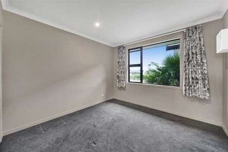 Photo of property in 15 Wentworth Lane, Waiwhakaiho, New Plymouth, 4312