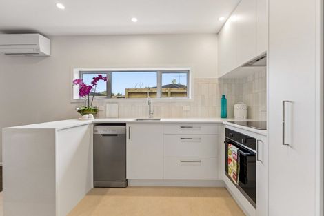 Photo of property in 3/28 Chartwell Avenue, Glenfield, Auckland, 0629