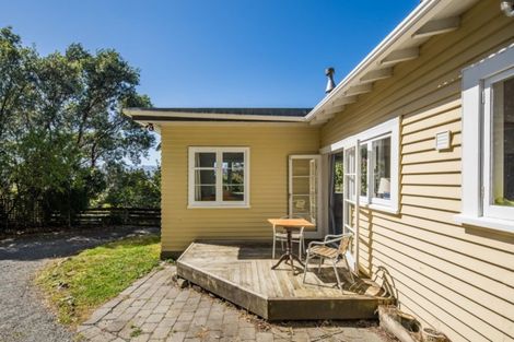 Photo of property in 20 Miromiro Road, Normandale, Lower Hutt, 5010