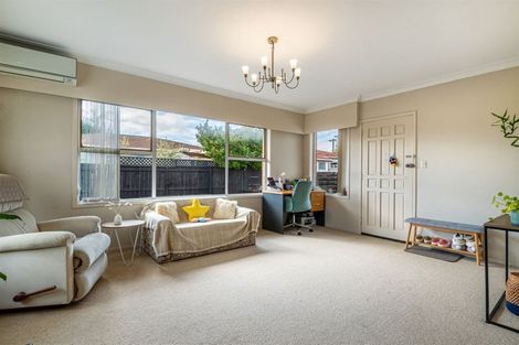 Photo of property in 2/39 Eversleigh Road, Belmont, Auckland, 0622