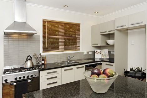 Photo of property in 17 Sheridan Drive, New Lynn, Auckland, 0600