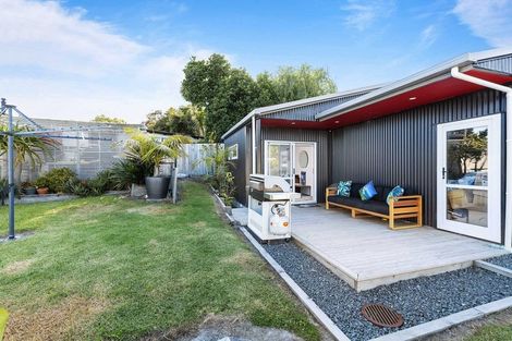 Photo of property in 7 Cornwall Street, Te Atatu South, Auckland, 0610