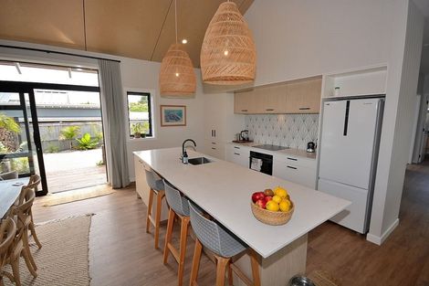 Photo of property in 33 Rauparaha Street, Waikanae Beach, Waikanae, 5036