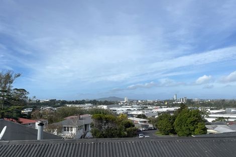 Photo of property in 28a Bruce Road, Glenfield, Auckland, 0629