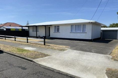Photo of property in 12 Mosston Road, Castlecliff, Whanganui, 4501