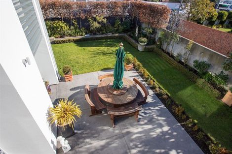 Photo of property in 10 Strowan Road, Strowan, Christchurch, 8052