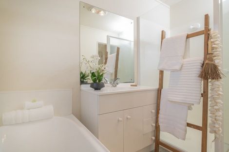 Photo of property in 37 Hahei Beach Road, Hahei, Whitianga, 3591